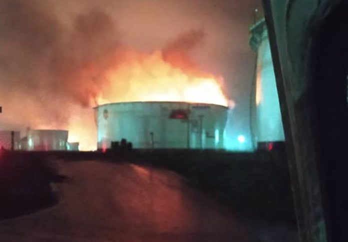 Registrado incendio en tanque de almacenamiento de la refinería El Palito