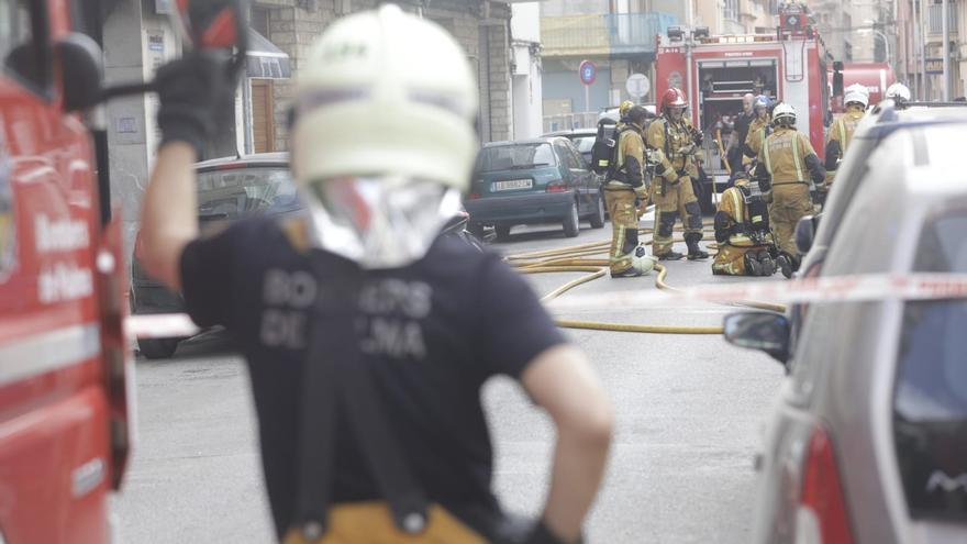 Un hombre sufre graves quemaduras en un incendio en un garaje en Palma